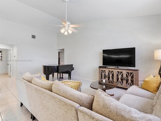 Building Photo - 3 br, 3.5 bath House - 2950 NE 188th St Ap...