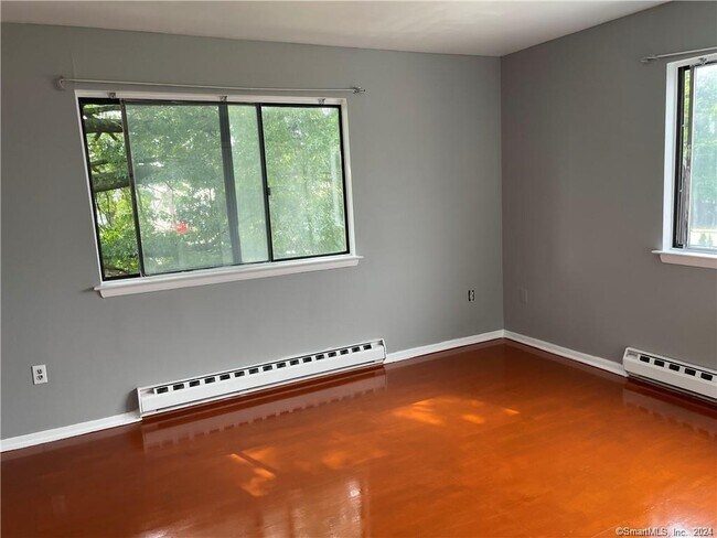 Building Photo - 235 Cove Rd
