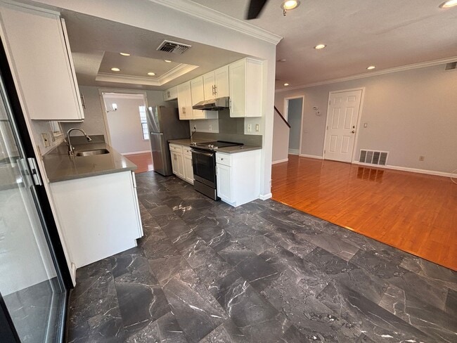 Building Photo - 8837 La Margarita Way