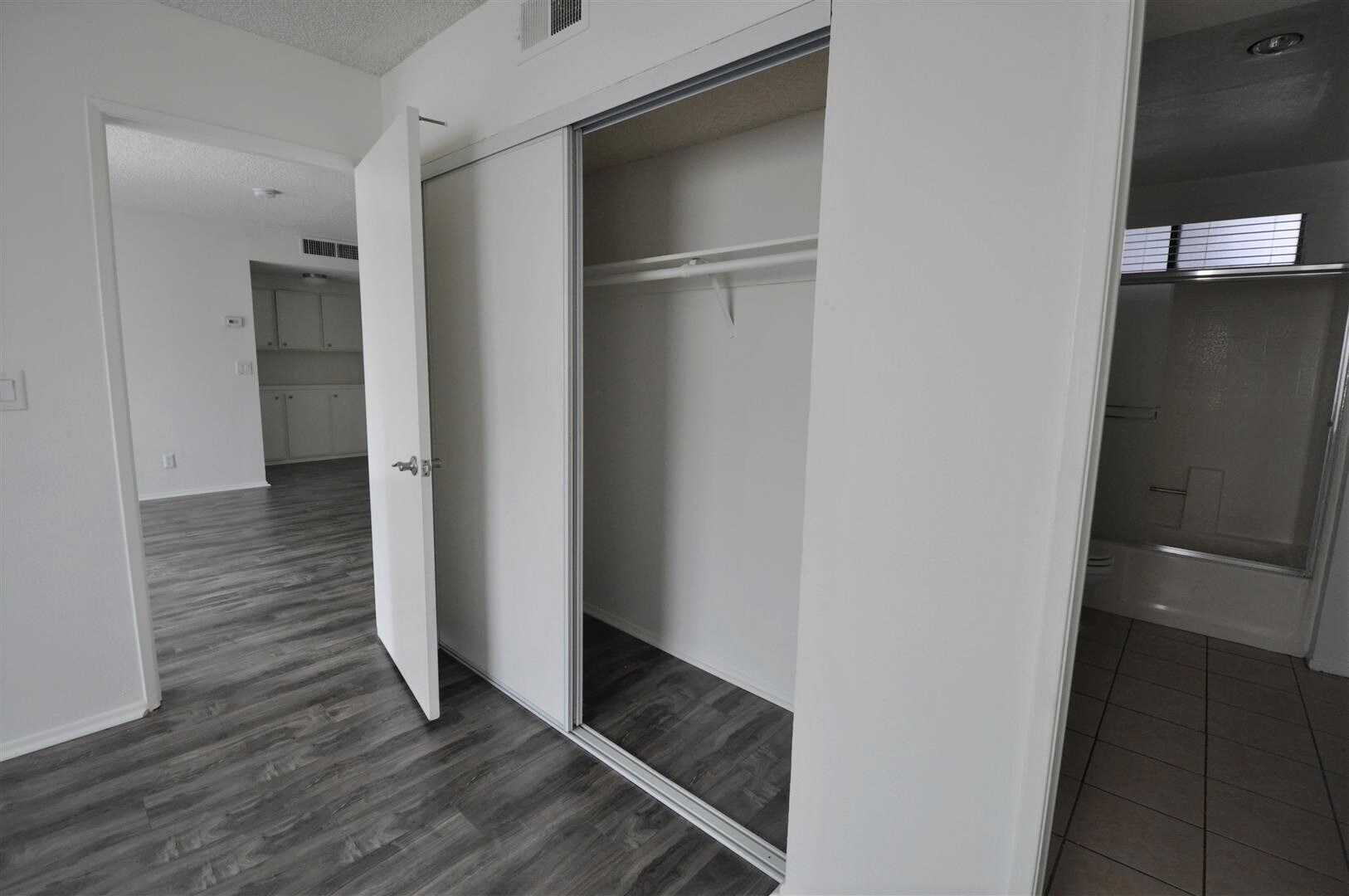 Building Photo - 12249 Oxnard St