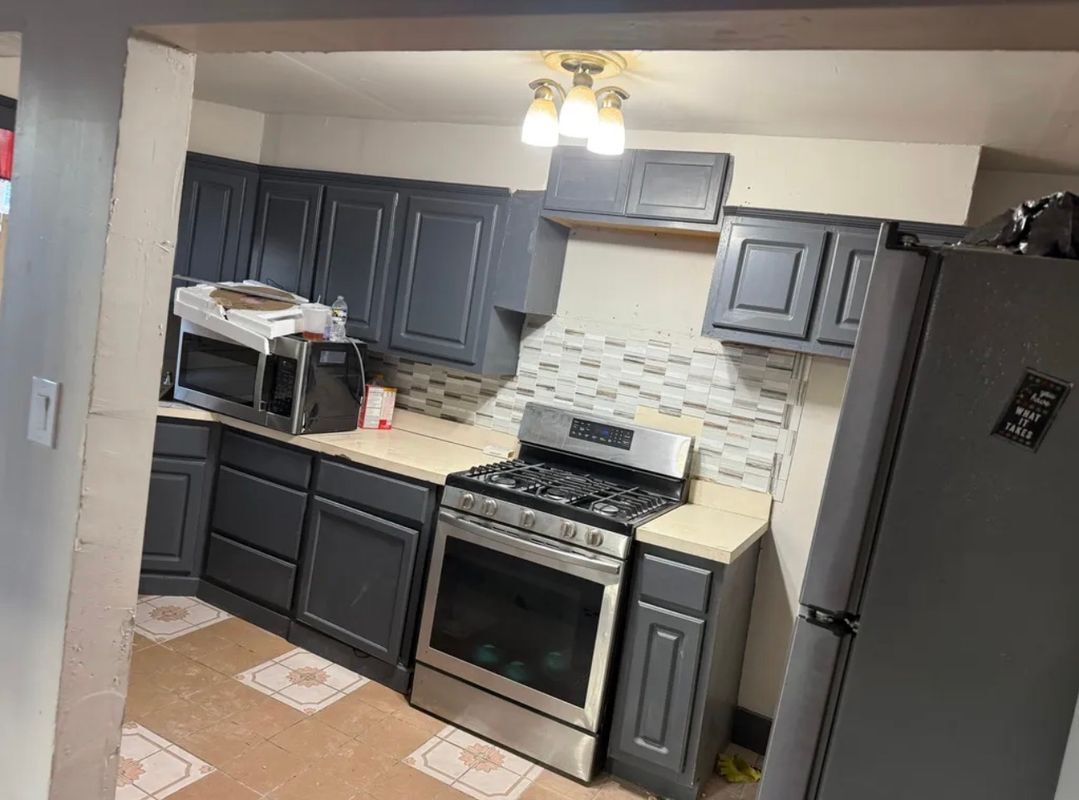 Building Photo - 216 E 24th St