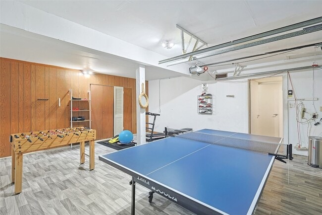 Building Photo - 7841 El Pensador Dr