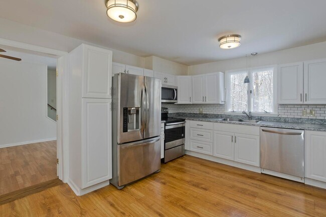 Building Photo - 159 N Monson Rd