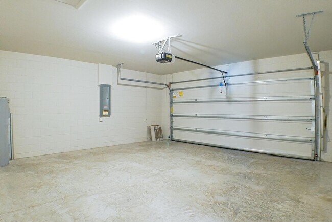 Building Photo - New Construction 4 beds 2 baths with lake view in Fort Myers