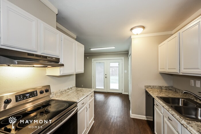 Building Photo - 709 Lawndale Dr