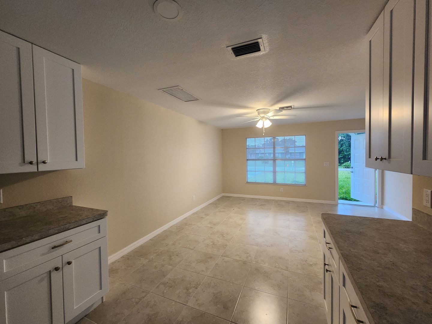 Building Photo - Cozy Duplex in the Beautiful Buckingham Area