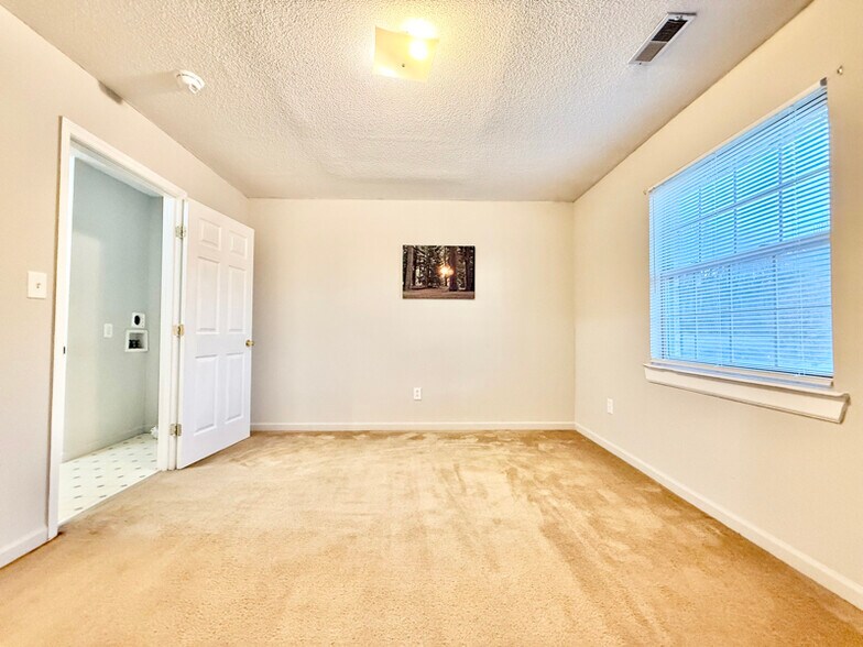 Building Photo - 102 Carter Sells Rd