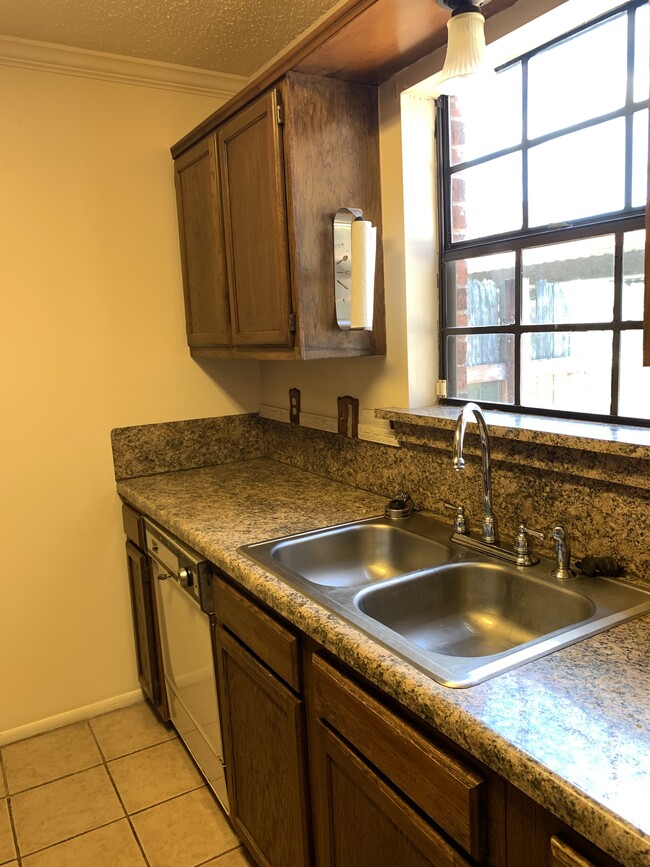 kitchen with new appliances - 4456 Stumberg Ln