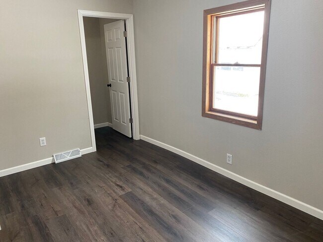 Building Photo - 500 Pier St