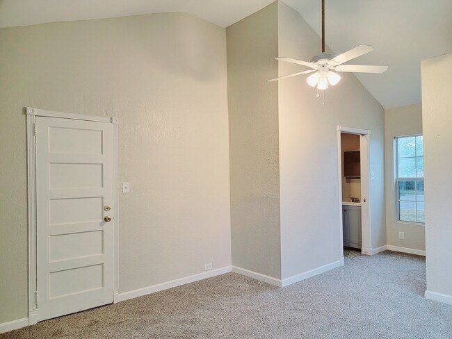 Master Room - 813 28th St