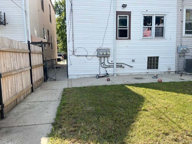 Building Photo - 4345 S Artesian Ave
