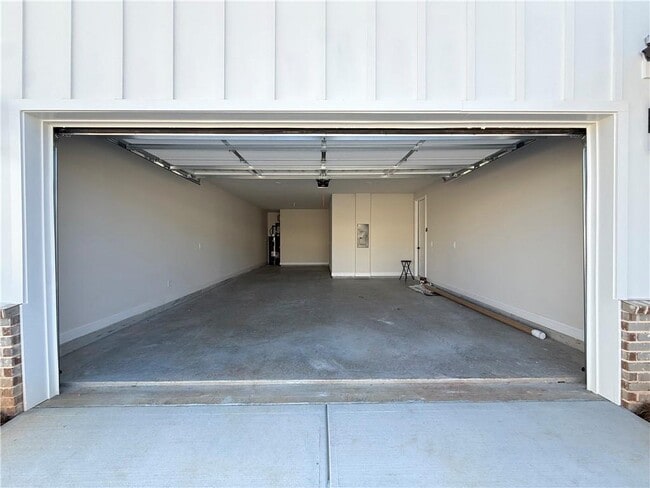 Building Photo - 3227 Madeira Dr