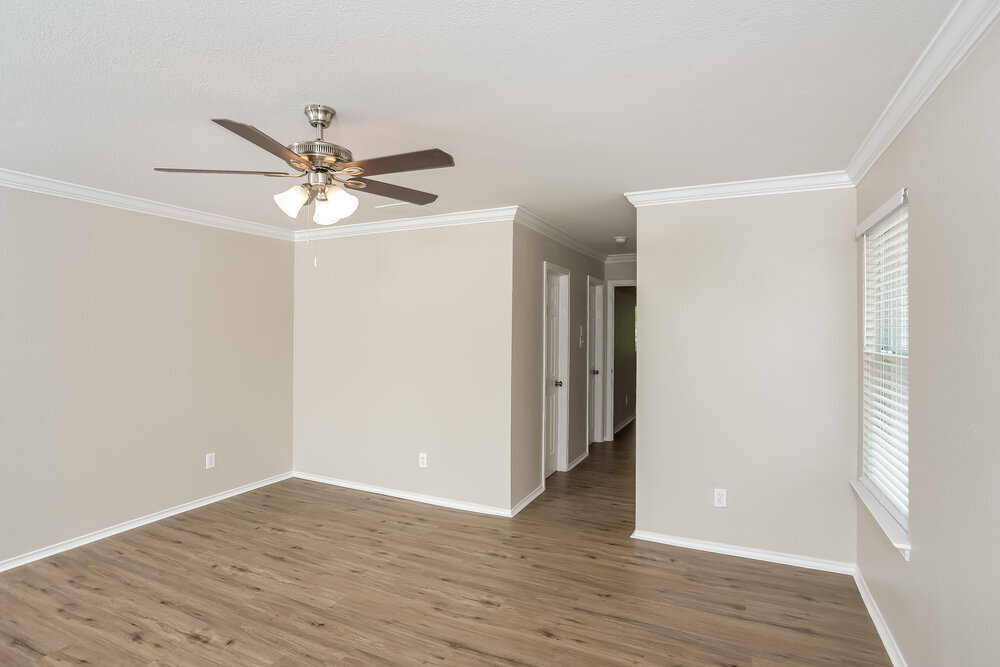 Building Photo - 8639 Sunny Oaks