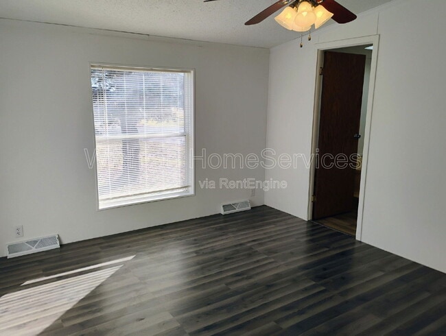 Building Photo - 120 Evergreen St