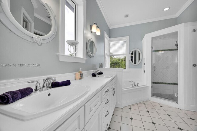 Building Photo - 1074 NE Little River Dr