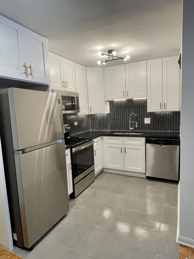 Interior Photo - 720 Washington