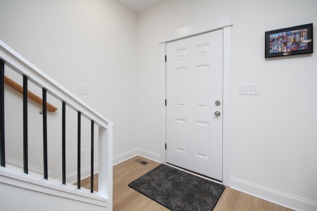 Building Photo - Luxury Three Bedroom Townhouse in Lincolnton
