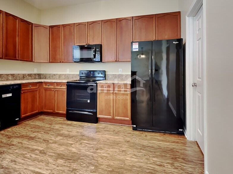 Building Photo - 2859 Pebblewood Ln