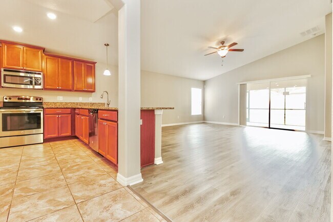 Building Photo - 18339 Briar Oaks Dr