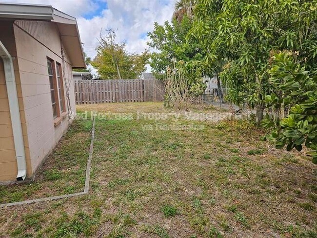 Building Photo - 1635 Newport Ct