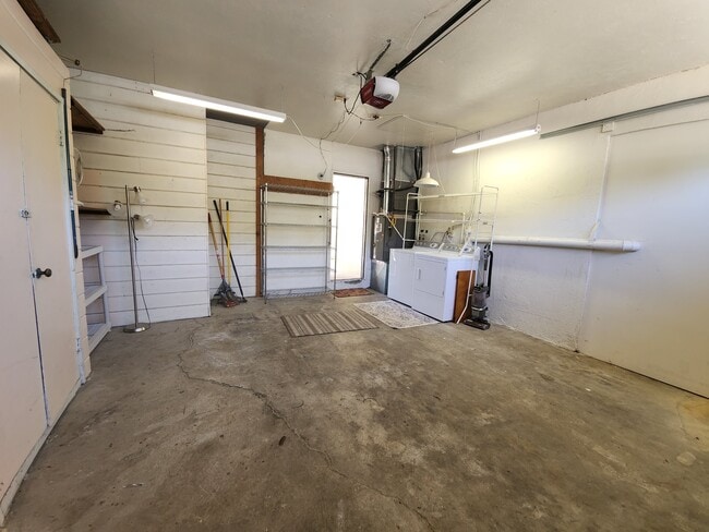 Building Photo - 25 Mary Ln