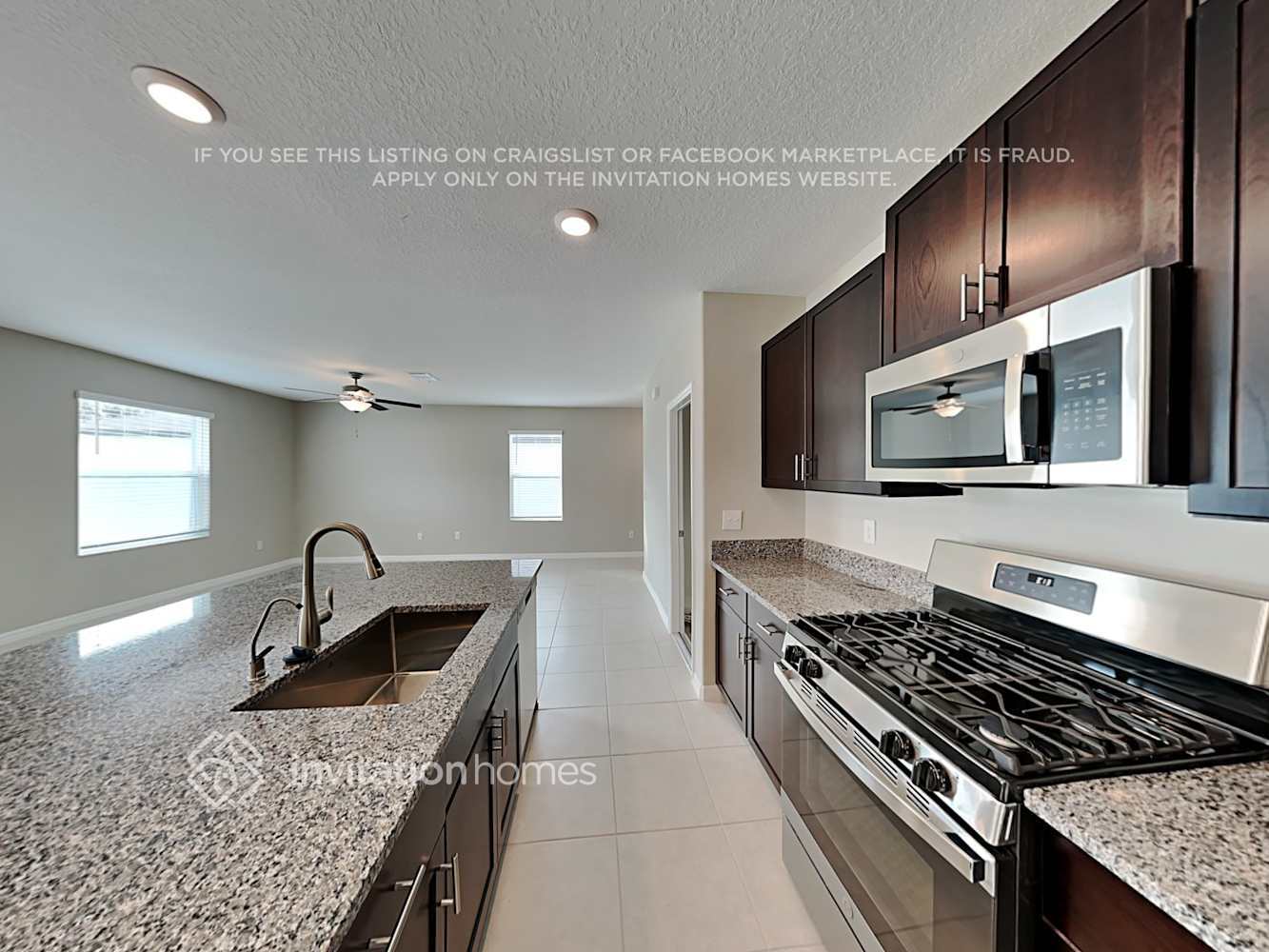 Building Photo - 10355 Blue Plume Ct