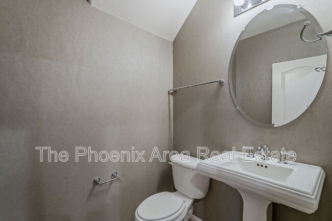 Building Photo - 885 S Osborn Ln