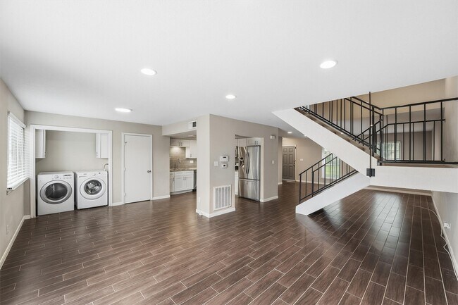 Building Photo - 2325 Triway Ln