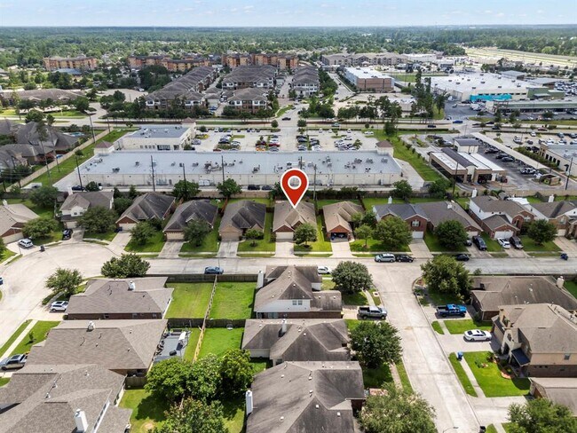 Building Photo - 28519 Lockeridge View Dr