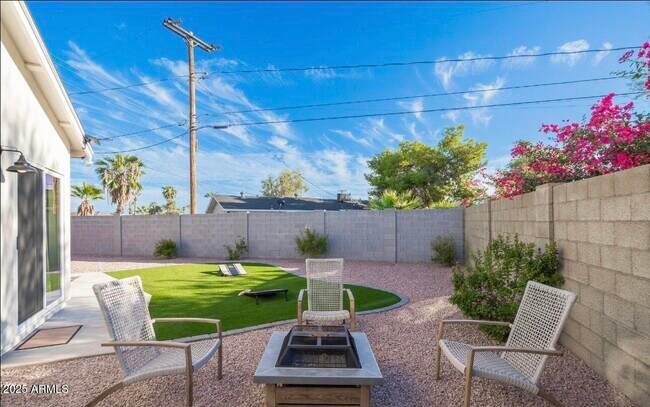 Building Photo - 6749 E Wilshire Dr