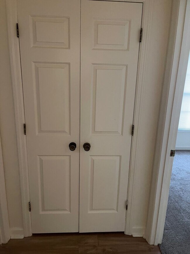 Building Photo - 3 Bedroom / 2 Bath Apt  Kingsport TN