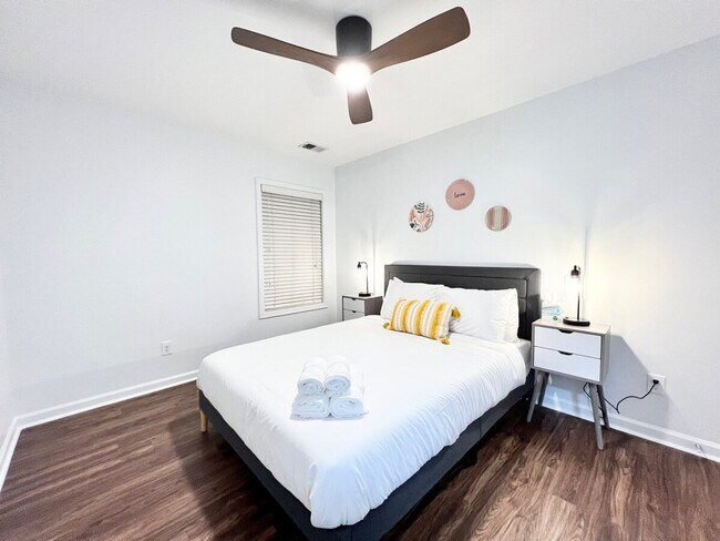 Building Photo - 6066 Barker Landing NE