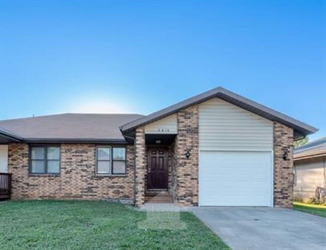 Building Photo - COMING SOON! 2 Bedroom, 2 Bathroom Duplex in SW Springfield