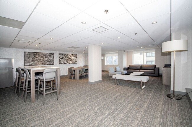 Building Photo - 12-12 Museum Way