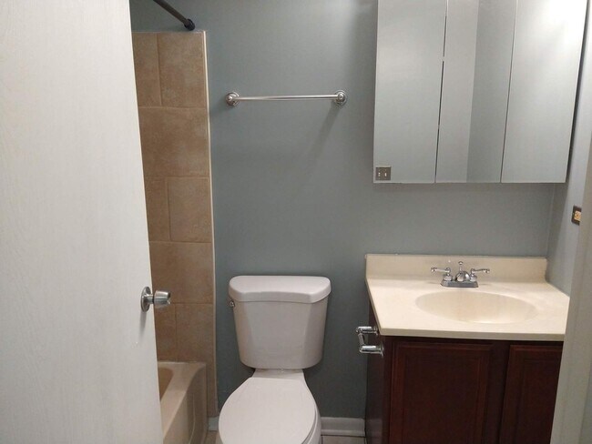 Building Photo - 2260 Abbeywood Dr