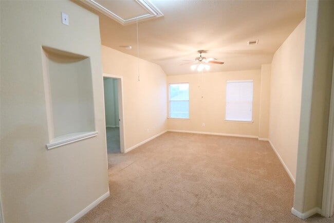 Building Photo - 26427 Longview Creek Dr