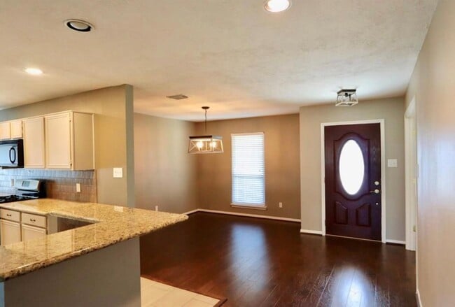 Building Photo - 15815 Pilgrim Hall Dr