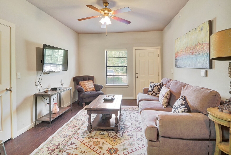 Building Photo - The Reserve at Chaffee Crossing Apartment Homes & Townhomes