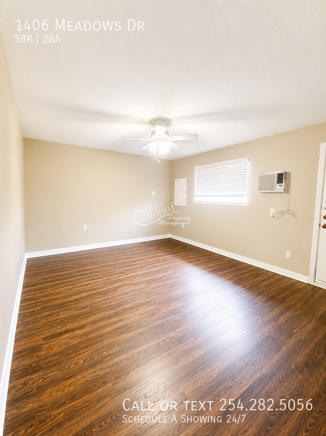 Building Photo - 1406 Meadows Dr