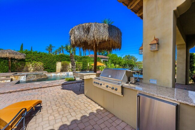 Building Photo - 56222 Village Dr