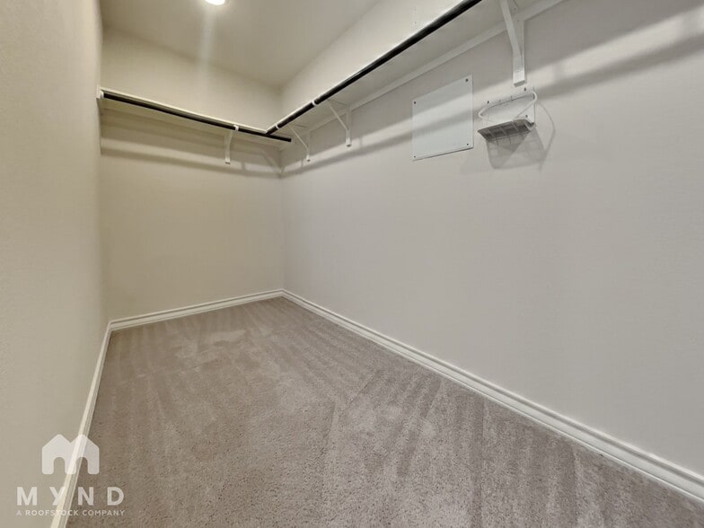 Building Photo - 2909 Salvidar Bend