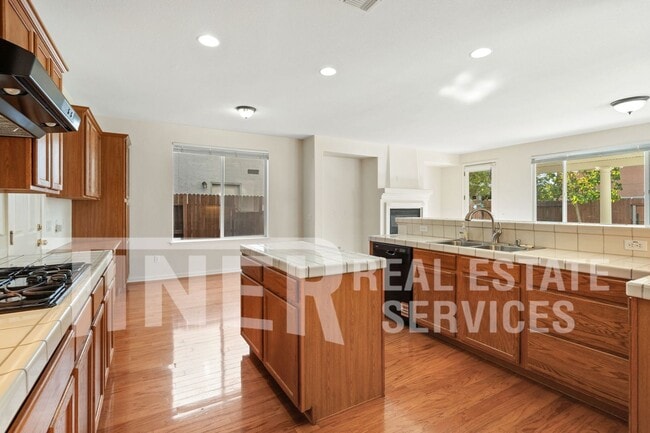 Building Photo - 9808 Spring View Way