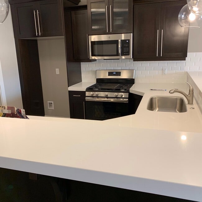 Building Photo - 810 S Dixie Dr