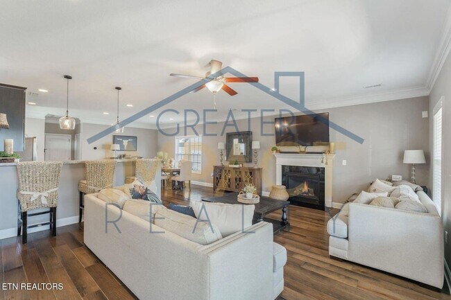 Building Photo - 129 Hackberry St