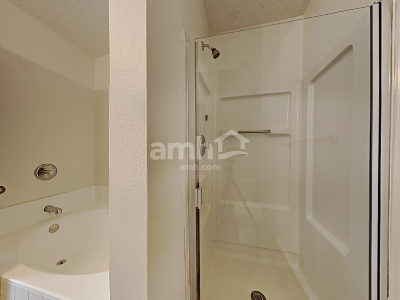 Building Photo - 816 Meadowlark Dr