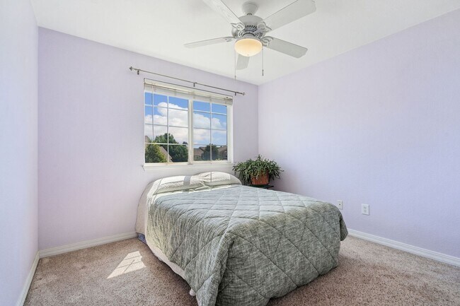 Building Photo - Spacious 2 Bedroom, 2 bathroom Condo.