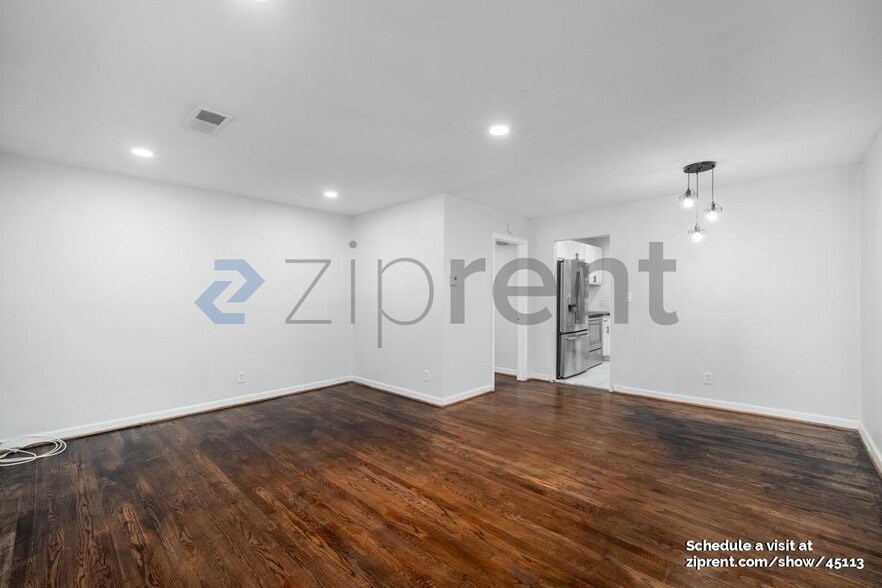 Building Photo - 792 Marstevan Dr NE