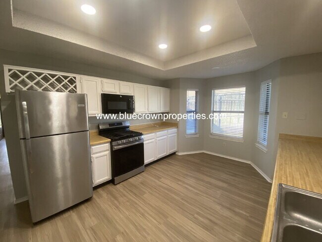 Building Photo - 1212 Case Dr