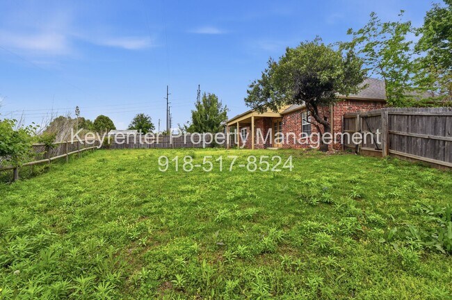 Building Photo - 3 Bed | 2 Bath | Jenks