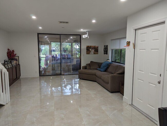 Building Photo - 7710 Lago Del Mar Dr
